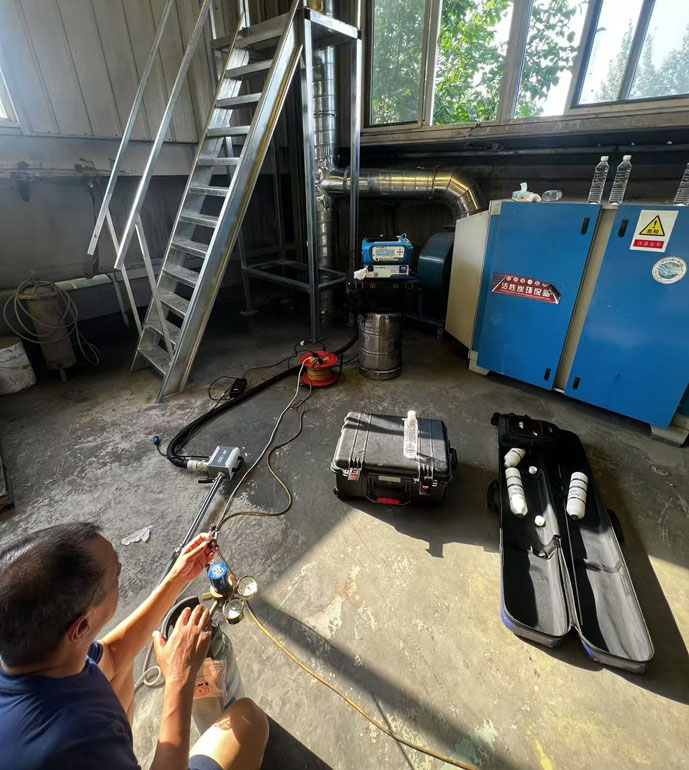 配合即墨生态监测站在五金制品企业进行非甲烷总烃浓度测试